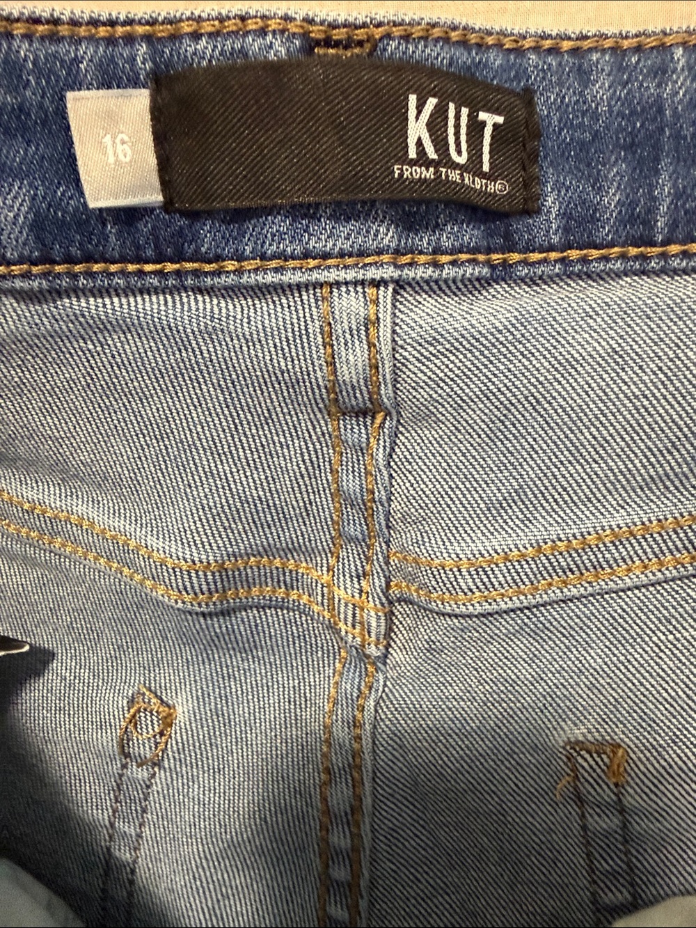 Kut from the Kloth Medium Blue Cropped Button-Fly Jeans. Size 16 - Picture 6 of 9
